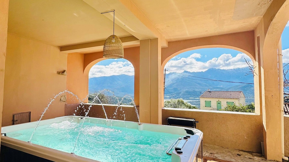 Santa-Reparata-di-Balagna Villa | Magnifique Villa Avec Patio vue lac et Montagnes