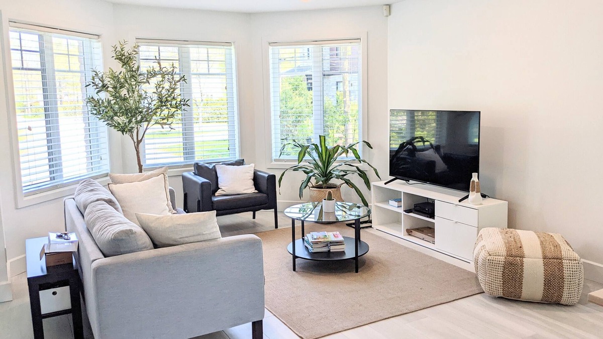 Saint-Jean-Sur-Richelieu House | Magnificent house in a wooded area with heated pool