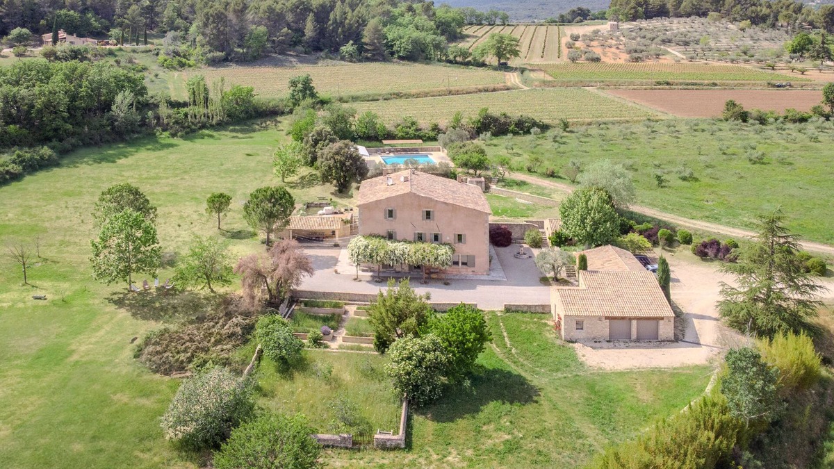 Saint-Saturnin-les-Apt Other | Magnifique Bastide de 8 Chambres, Piscine Chauffée, Gym, vue Imprenable