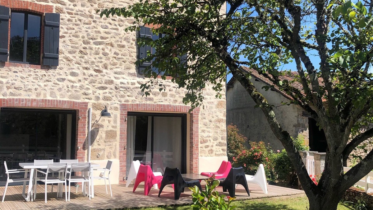 Saint-Yrieix-sous-Aixe House | Magnificent stone family home with spa, in the countryside.
