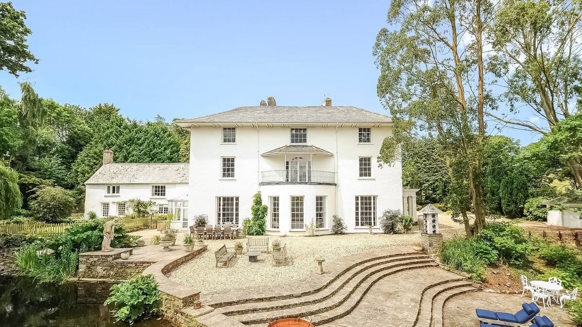 Tawstock House | Magnificant 9 Bedroom Georgian House, indoor pool, cinema room, Sleeps 18-22