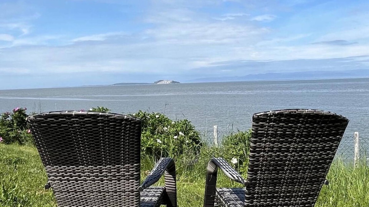 Notre-Dame-du-Portage Apartment | Magnificent sea views and sunsets!
