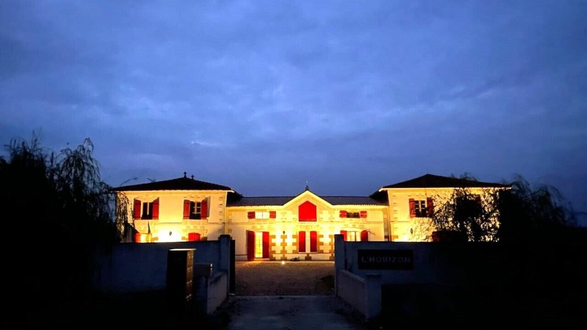 Saint-Sorlin-de-Conac House | Magnificent estate 12Ha, 23 rooms