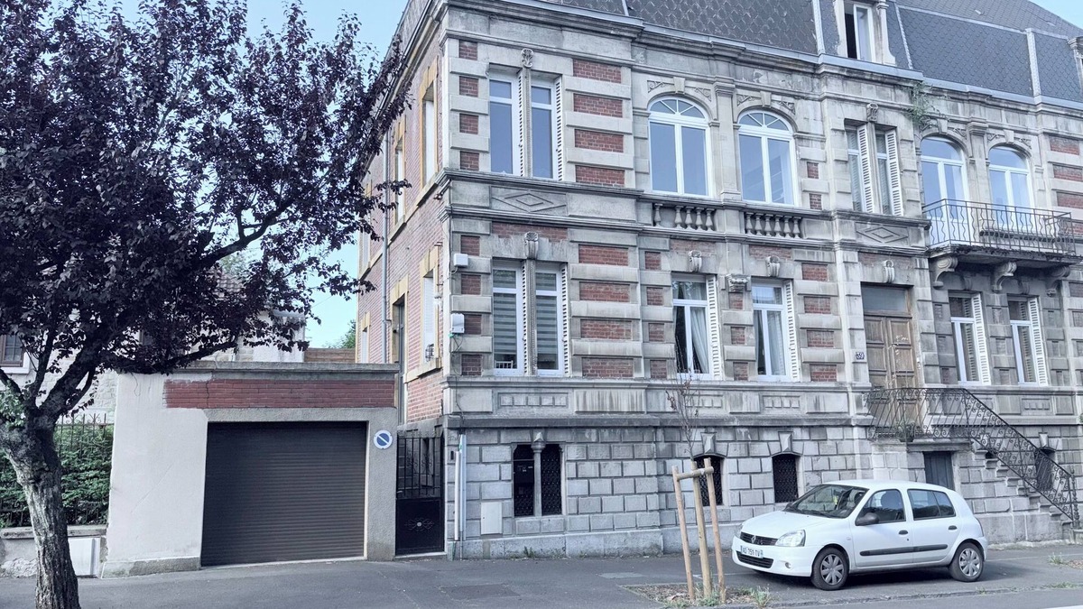Charleville-Mezieres House | Magnificent mansion on wooded estate