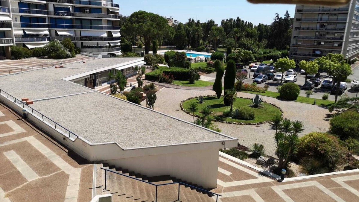 Mandelieu-La-Napoule Apartment | Magnificent 3-room apartment close to the sea, swimming pool, beach, shops all within walking distance