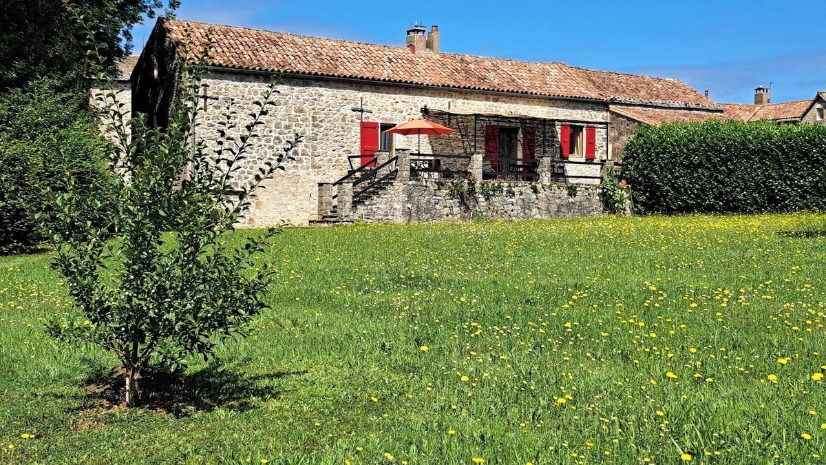 Viala-du-Pas-de-Jaux Other | Magnificent Aveyronnaise property set in 2,700m2 of enclosed, secure grounds.