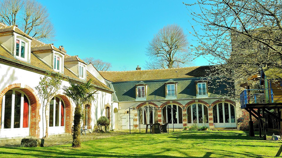 Bailleau-l'Eveque House | Magnificent 17th century property entirely renovated in a unique setting!