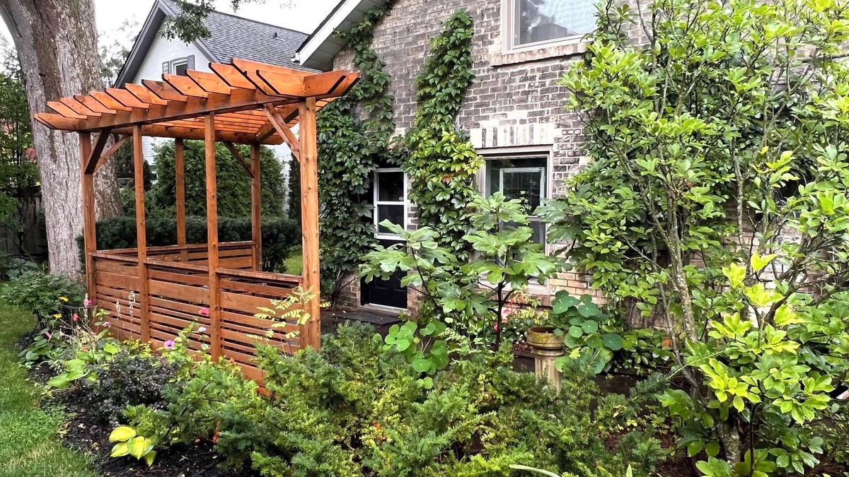 Exhibition Park House | Magnificent 1867 Coach House, private patio, 2 minute walk to downtown