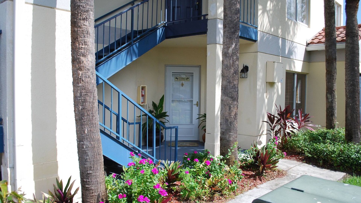 Boynton Beach Condo | Magnificent 2 Bedrooms, 2 Bathrooms Condo