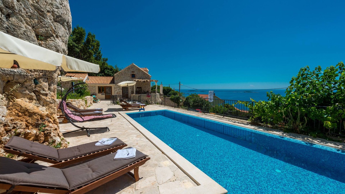 Mlini Villa | Magnificent 4 bedroom Villa with Private heated Pool and Sea view