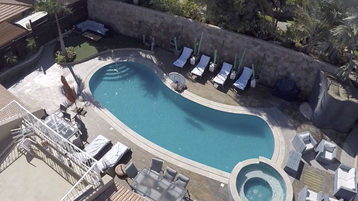 Eilat House | Magnificent 5 * Villa with large swimming pool and soccer field up to 14 adults