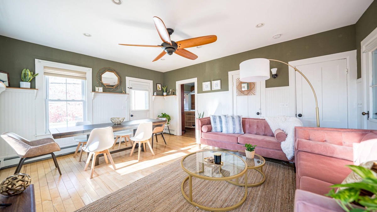 Norwich House | Magnificent 5BR/2BA Near Casinos