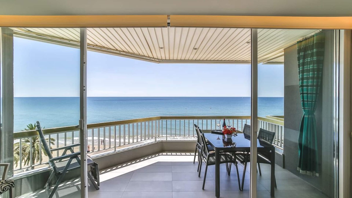 Calafell Apartment | MAGNIFICENT APARTMENT IN FIRST LINE OF SEA.