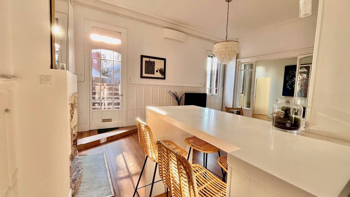 Le Busca Apartment | Magnificent apartment with large terrace, renovated, quiet and central.