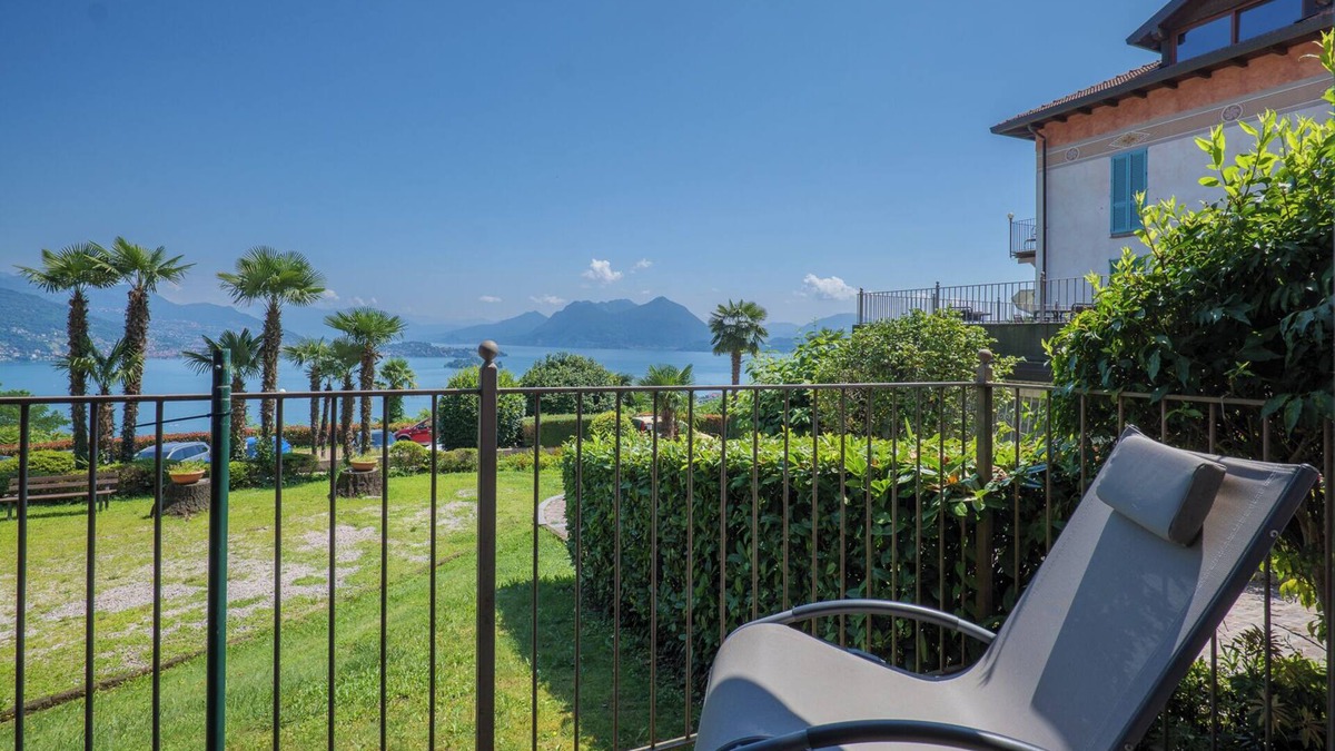 Carciano Apartment | Magnificent apartment in the dépendance of a prestigious art nouveau villa with pool