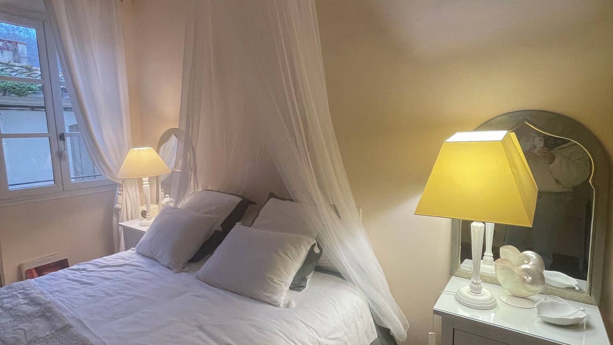 Ceret Apartment | Magnificent apartment with direct access to the Place des 9 Jets in CERET.