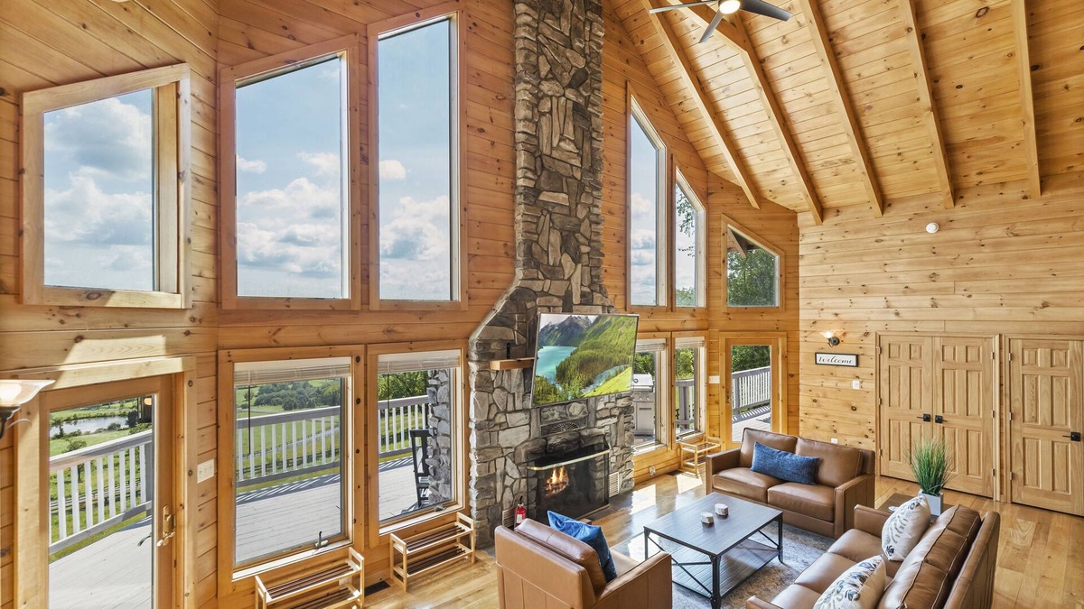 Bluemont House | Magnificent Bluemont Lodge with 5 Bedrooms 3 Baths