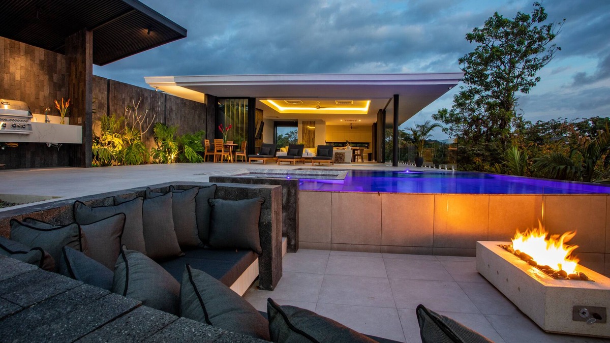 El Cerro Villa | Magnificent Brand New Villa - Casa Nueva Vida