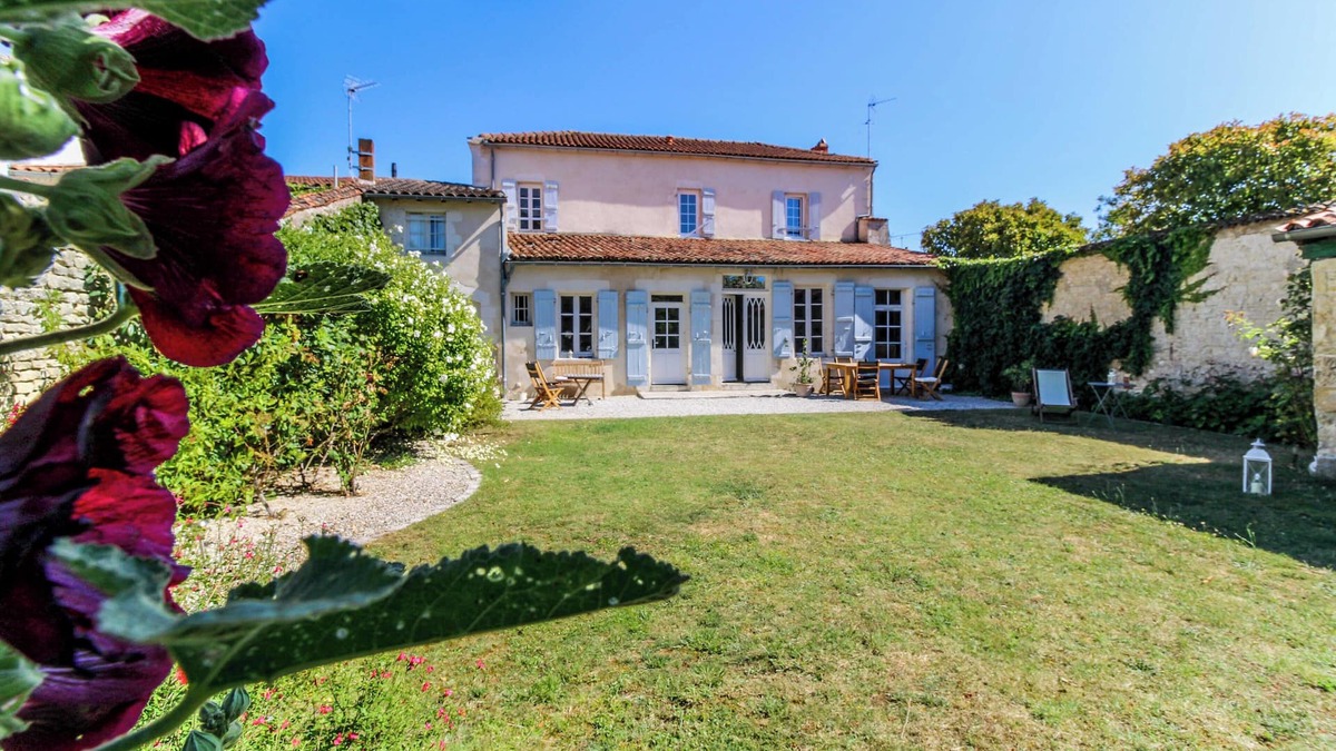 La Jarrie House | MAGNIFICENT, CHARMING CHARENTAIS HOUSE
