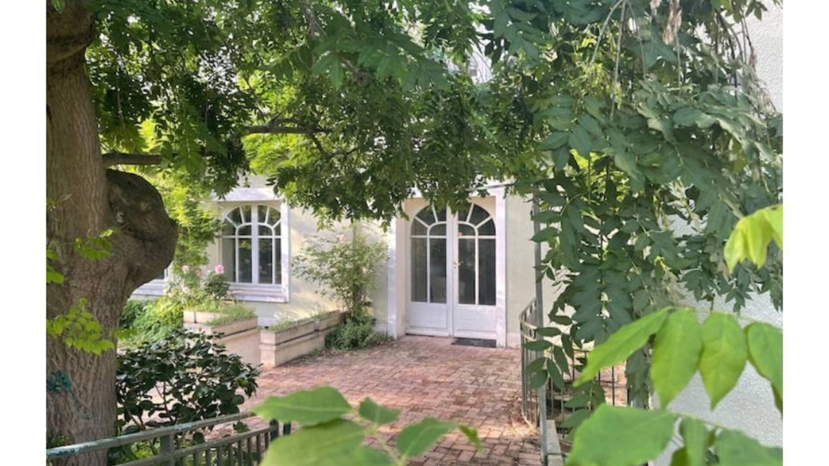 Dreux Villa | Magnificent Charming Residence by the Water, Less than 1 Hour from Paris