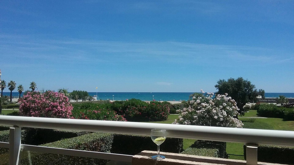 La Cote Radieuse Apartment | Magnificent sea views just steps from the beach