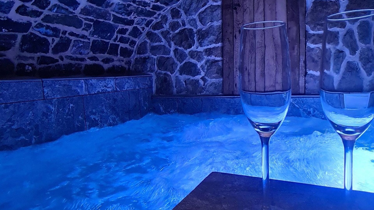 Dompierre-sur-Helpe House | Magnificent farmhouse with hot tub in vaulted cellar