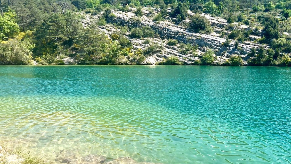 Esparron-de-Verdon Apartment | Magnificent studio terrasse overlooking lake esparron 4 pers.