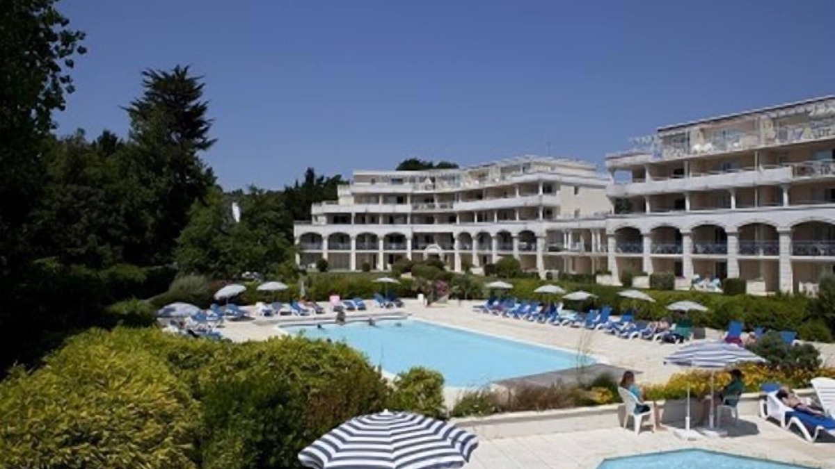 La Baule-Escoublac Apartment | MAGNIFICENT T2 STANDING RESIDENCE - HEATED POOL - LARGE TERRACE