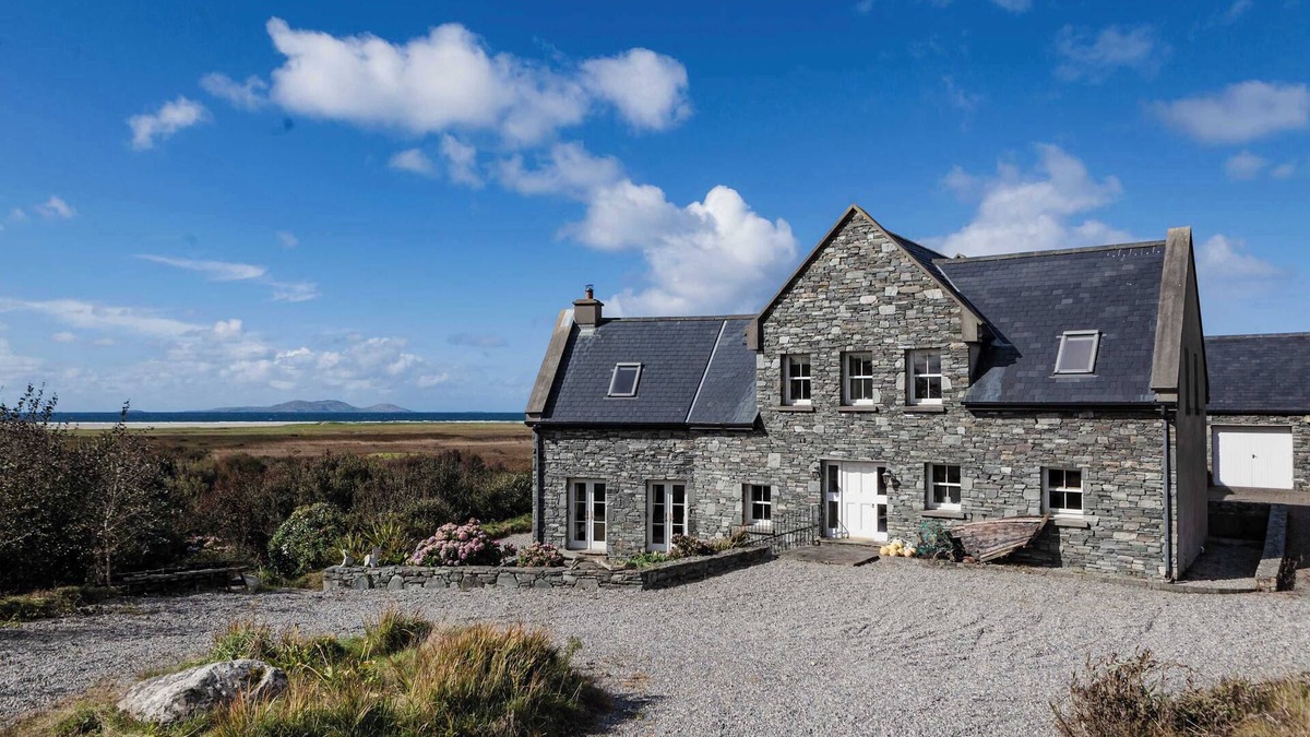 Cloonamanagh Apartment | Magnificent house on the West Coast of Ireland