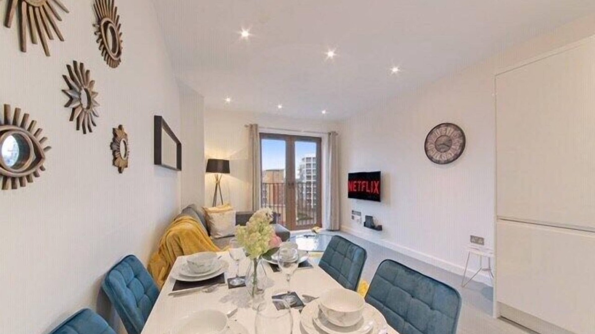 St Albans Condo | *Magnificent |KingBed |Wi-Fi | Short & Long Stays*
