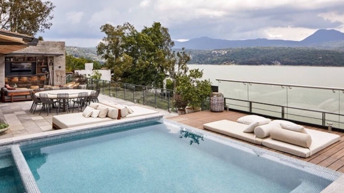 Centro House | Magnificent Lake View, Beautifully Furnished, 6 Bedroom House, Lake Access