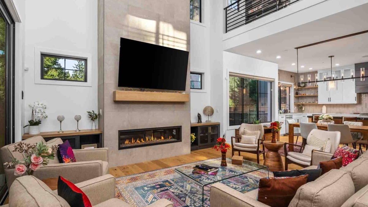 Lake Oswego House | Magnificent Lake Oswego Luxury Estate, Incredible Indoor/Outdoor Living w/Fireplace, Game Room