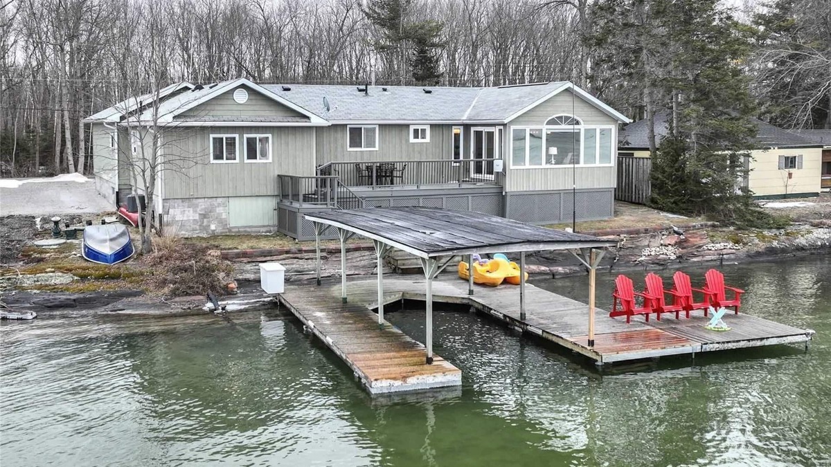 Washago Cottage | Magnificent Lakefront Modern Cottage