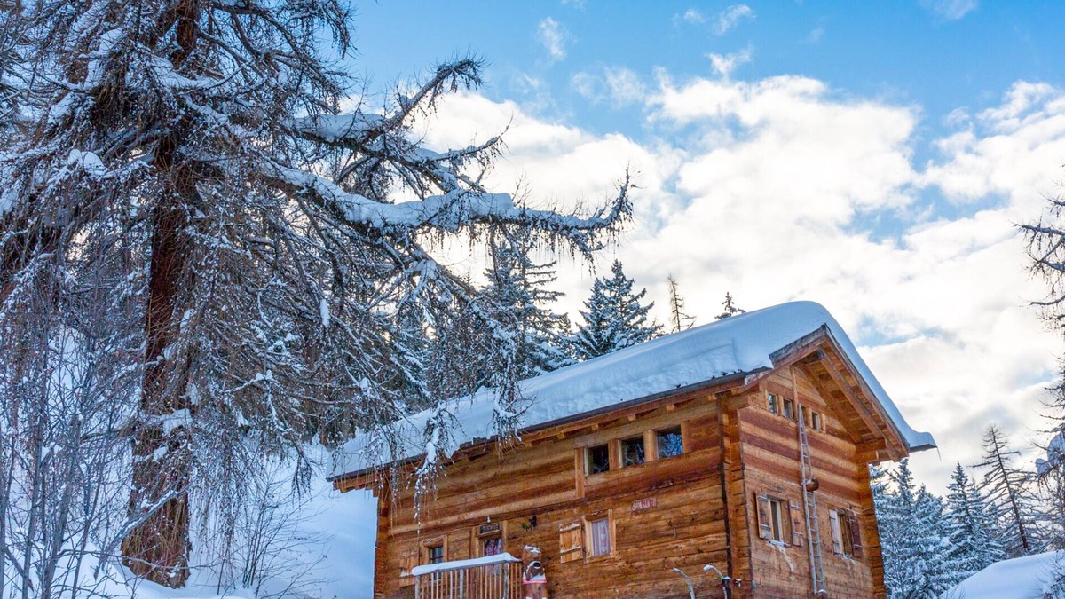 Mayens-de-Riddes Ski Chalet | Magnificent large chalet on the slopes more information La gouille à l'ours