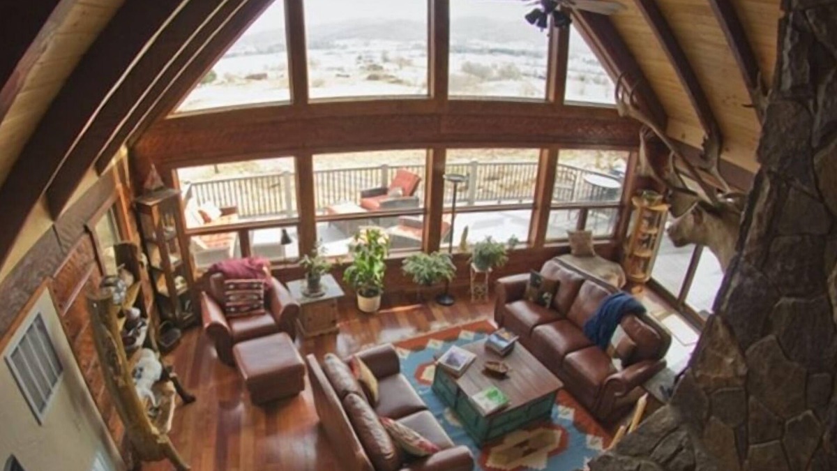Etlan Cabin | Magnificent Log Home,60 Private Acres-Stunning Mountain Views SUN DANCER