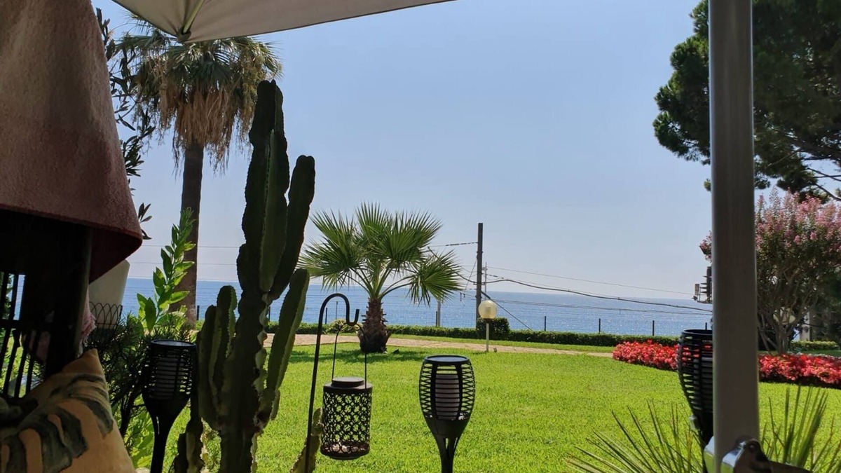 Cannes House | Magnificent luxury duplex with seafront terrace