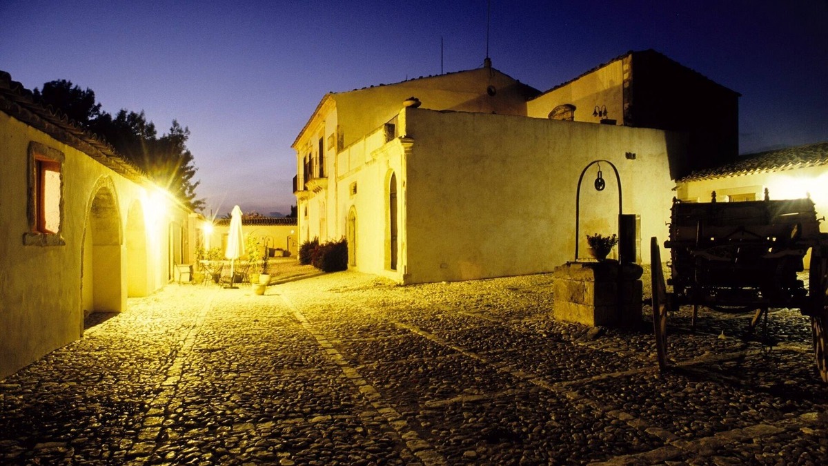 Chiaramonte Gulfi Villa | Magnificent mansion Villa Siciliana
