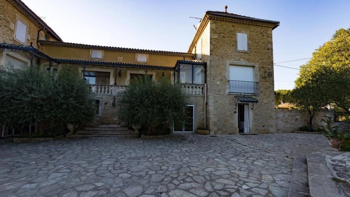 Cornillon Apartment | Magnificent mansion, swimming pool and park