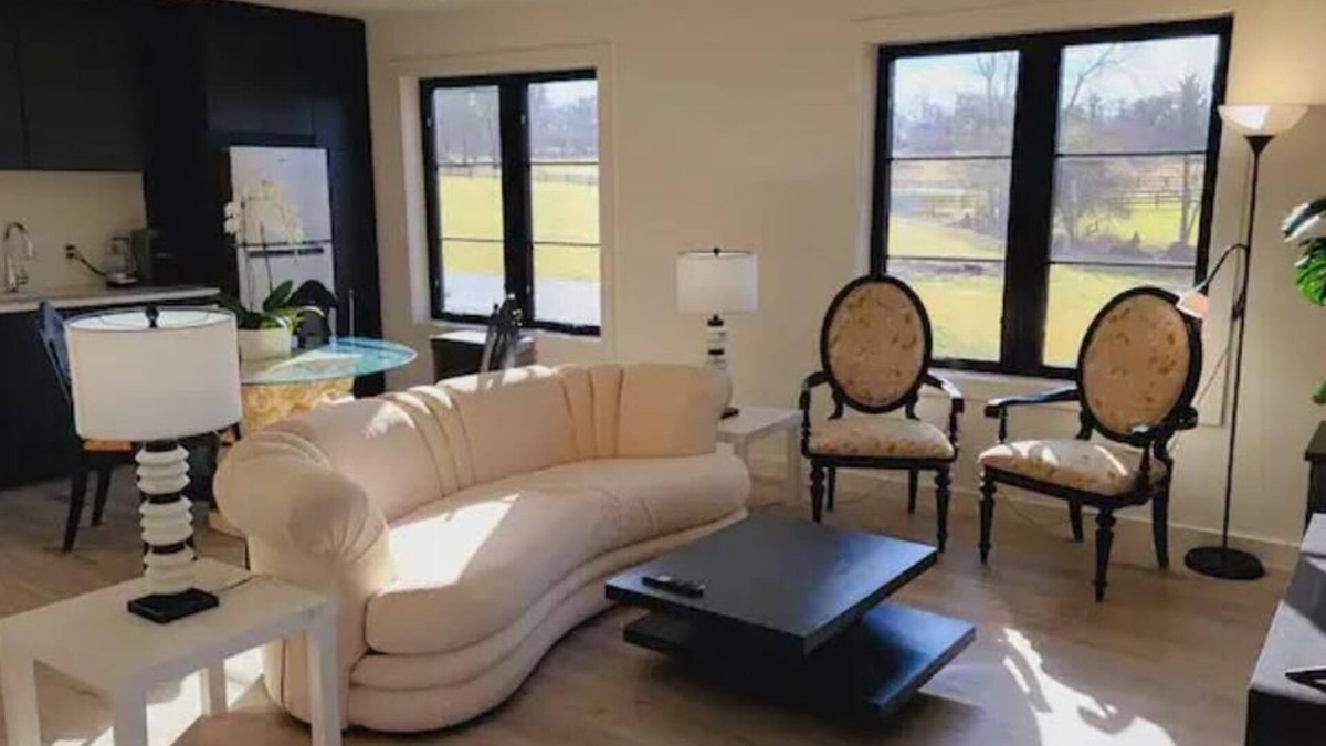 Middleburg Apartment | Magnificent Middleburg Getaway: 2BR w Bucolic Views, Solar Power, & Nearby Shops
