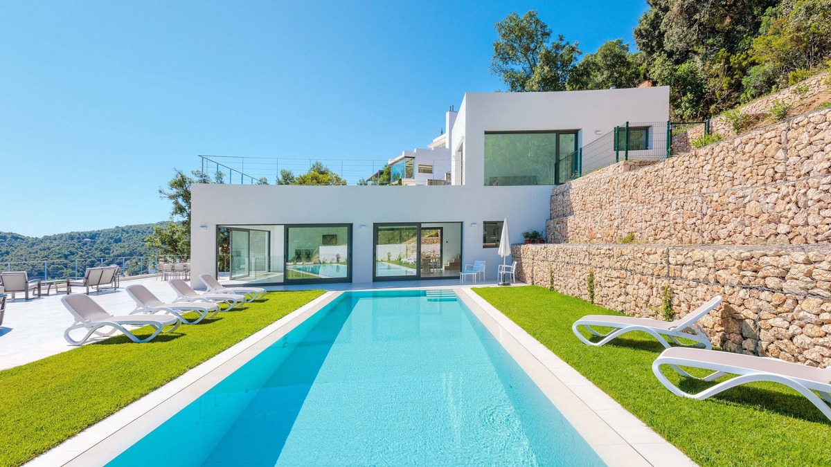 Sa Riera Villa | Magnificent modern villa with superb sea view