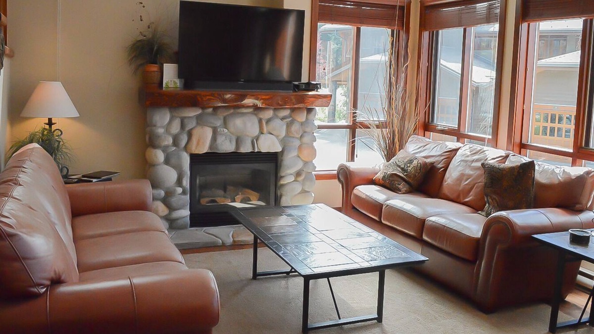 Sun Peaks House | Magnificent Multi Level Townhouse | Ski-in & Ski-out | Private Hot Tub