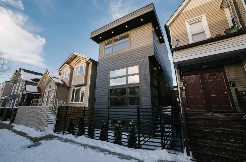 West Bucktown House | MAGNIFICENT NEW Home w/8 Beds & Free Parking
