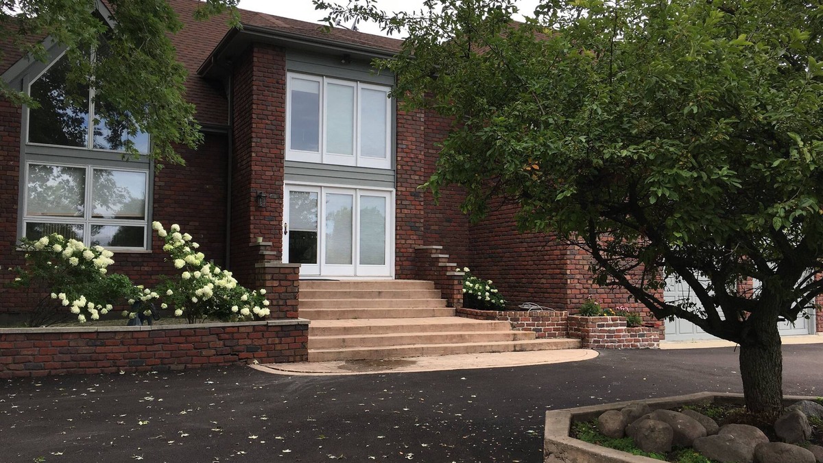 Kildeer Apartment | Magnificent Newly renovated 2 bedroom Apartment