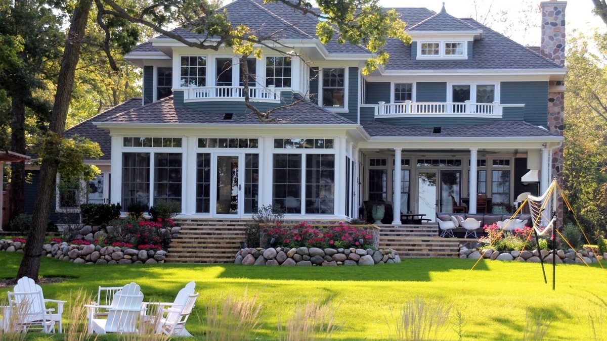 Oconomowoc Lake House | MAGNIFICENT OCONOMOWOC LAKE HOME AWAITS YOU!