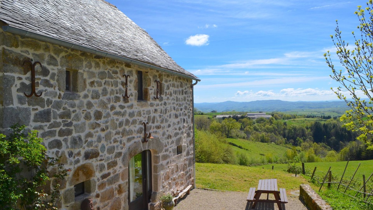 Campuac House | MAGNIFICENT PANORAMIC BARN IN NATURE
