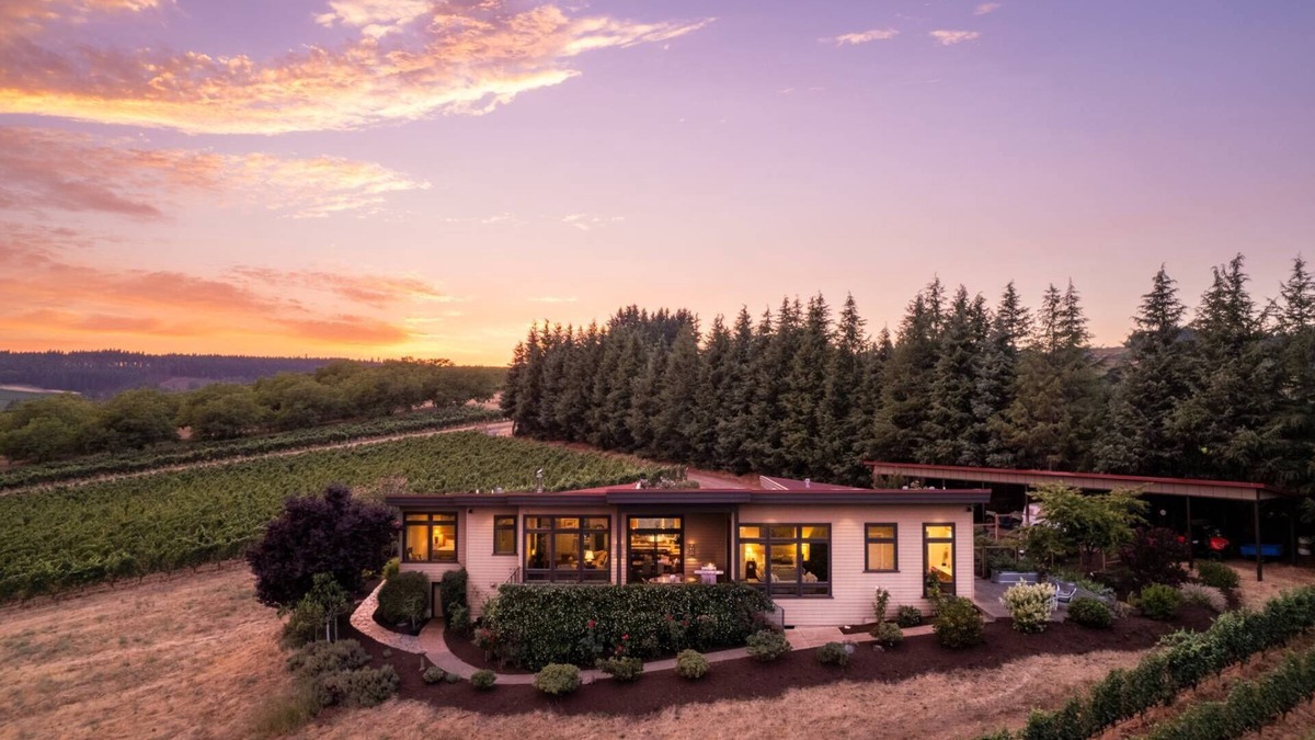 Dundee House | Magnificent Panoramic Valley and Vineyard Views, Single Level Two Guest Suite Layout, Amazing Deck
