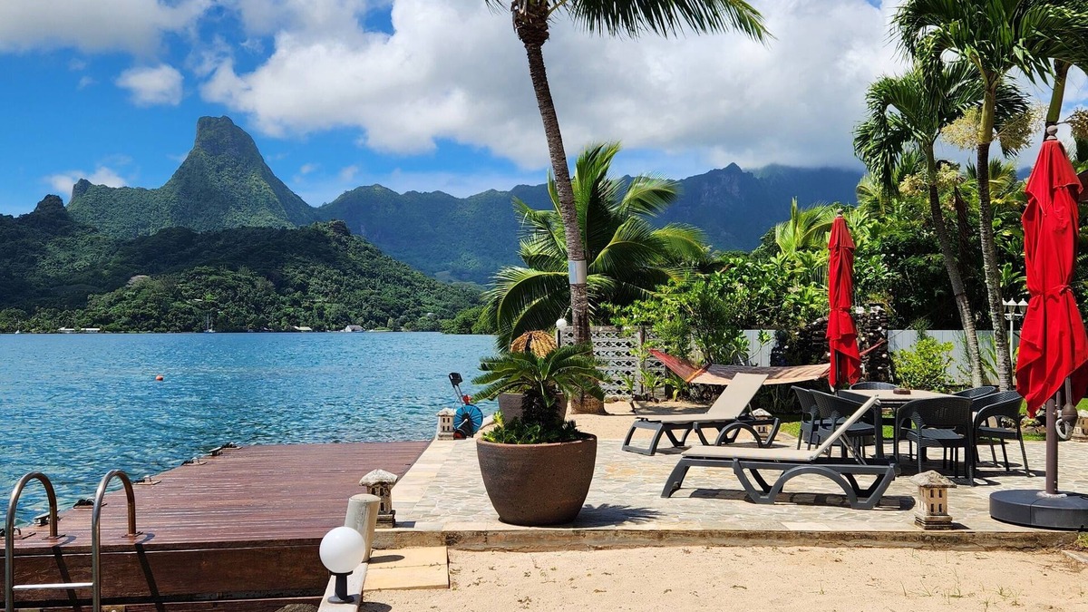 Otumai Villa | Magnificent property with Jacuzzi and private dock