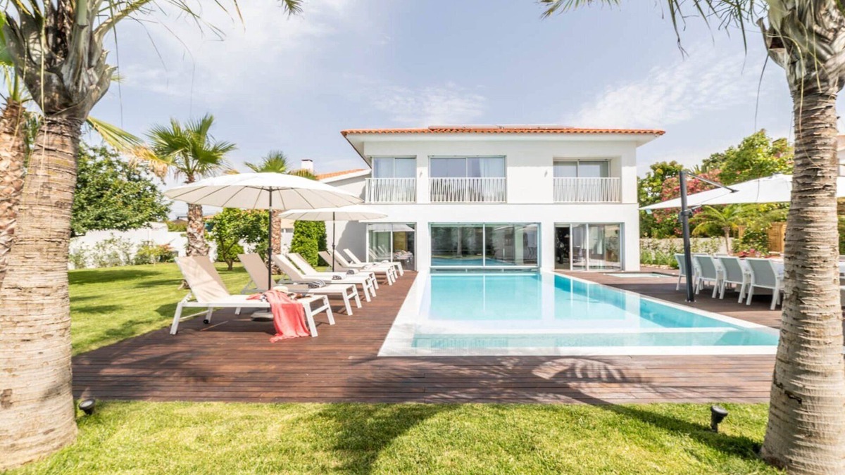 Corroios Villa | Magnificent Lisbon Coast Villa | 7 Bedrooms | Villa Alba | Private Jacuzzi &.