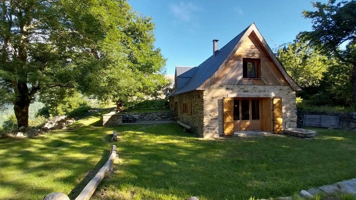Loudervielle House | Magnificent renovated barn in the Louron valley