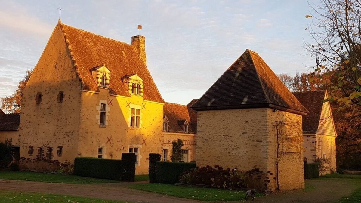 Saint-Celerin House | Magnificent restored manor house